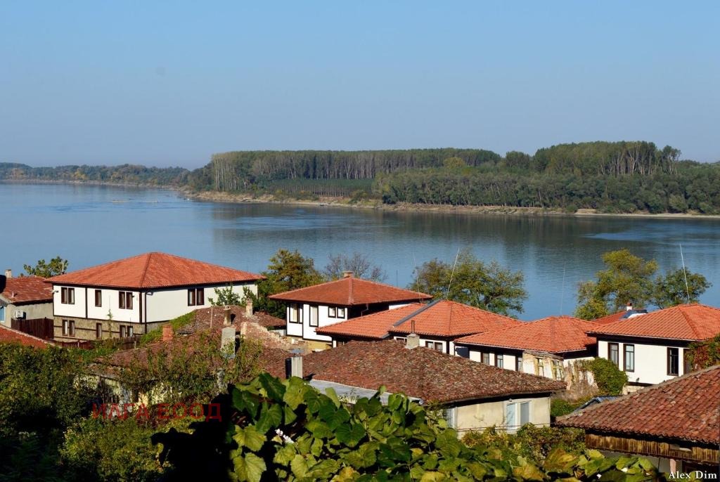 Продава КЪЩА, гр. Тутракан, област Силистра, снимка 2 - Къщи - 56023612