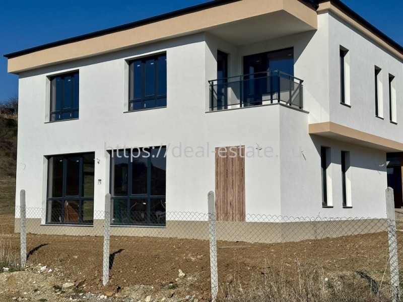 Продава КЪЩА в област Благоевград, с. Изгрев - 200 кв.м / 210 000 € » 410 724.30 лв., ДИЪЛ ЕСТЕЙТ