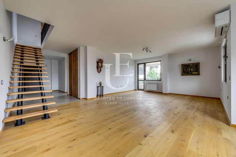 Продаја  3 спаваће собе Софија , Карпузица , 202 м2 | 97655315