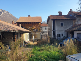 Продажба на имоти в с. Лесидрен, област Ловеч - изображение 1 