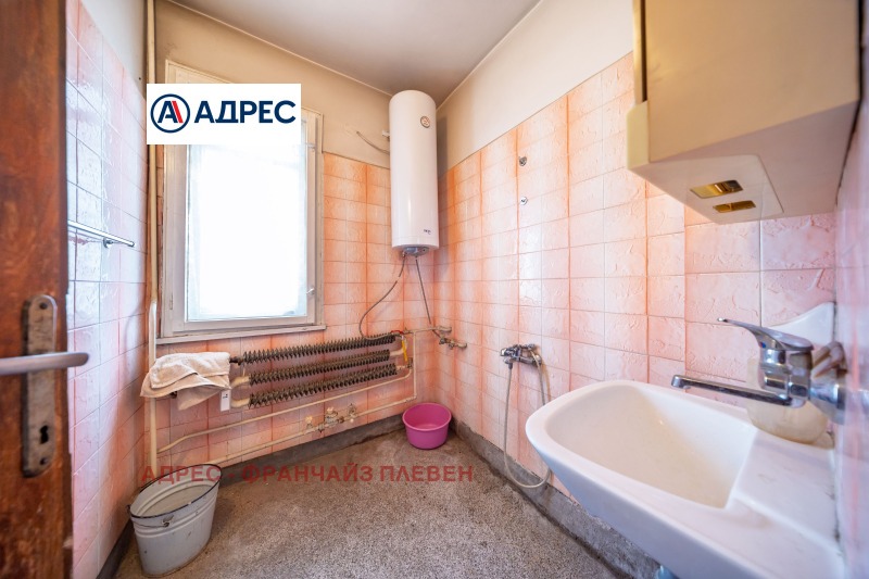 Продава ЕТАЖ ОТ КЪЩА, гр. Плевен, Идеален център, снимка 8 - Етаж от къща - 53286683