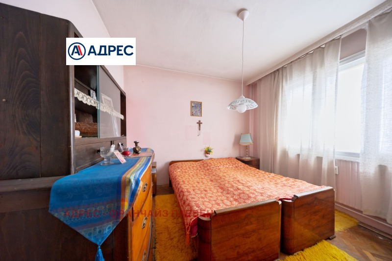 Продава ЕТАЖ ОТ КЪЩА, гр. Плевен, Идеален център, снимка 3 - Етаж от къща - 53286683