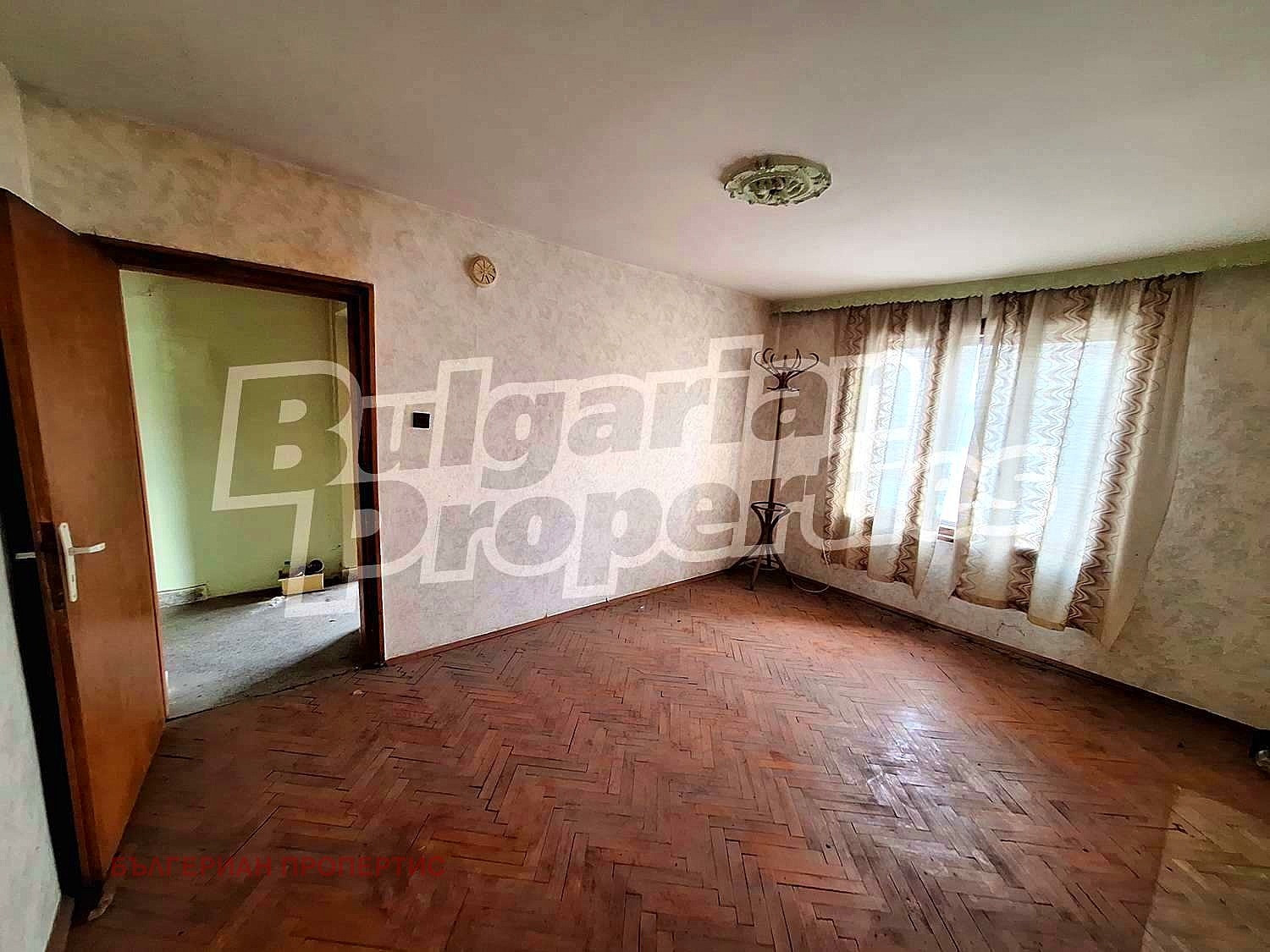 Продава ЕТАЖ ОТ КЪЩА, гр. Перник, Изток, снимка 2 - Етаж от къща - 49797997