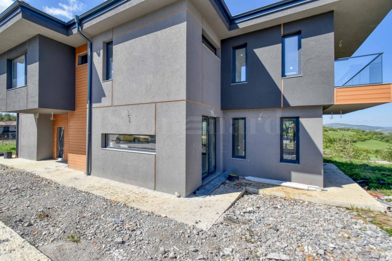 Продава КЪЩА в област Перник, с. Кладница - 254 кв.м / 508 880 € » 995 282.77 лв., СТОУНХАРД ПРЕМИЪР В СТРАНАТА И ЧУЖБИНА
