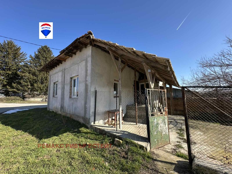 Продава КЪЩА в област Русе, с. Щръклево - 60 кв.м / 49 900 € » 97 595.92 лв., РЕМАКС РИВЪР ЕСТЕЙТ