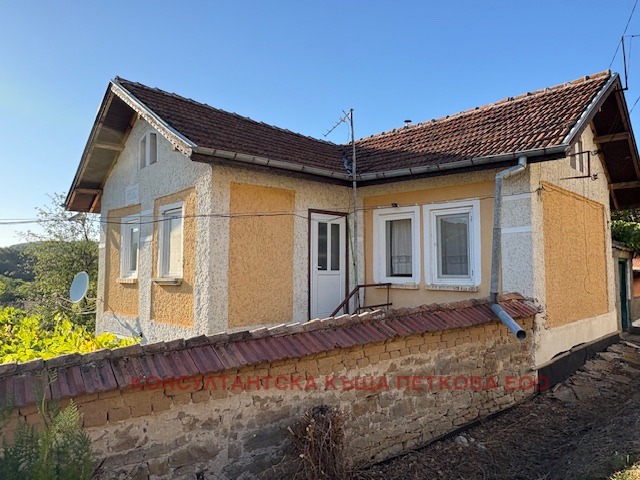 Продава  Къща област Ловеч , с. Гостиня , 100 кв.м | 49679941
