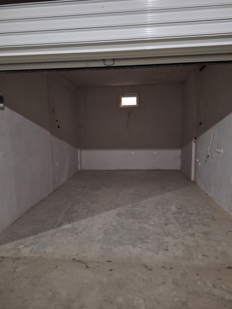 Продава ГАРАЖ, ПАРКОМЯСТО, гр. Пловдив, Кючук Париж, снимка 2 - Гаражи и паркоместа - 53190618