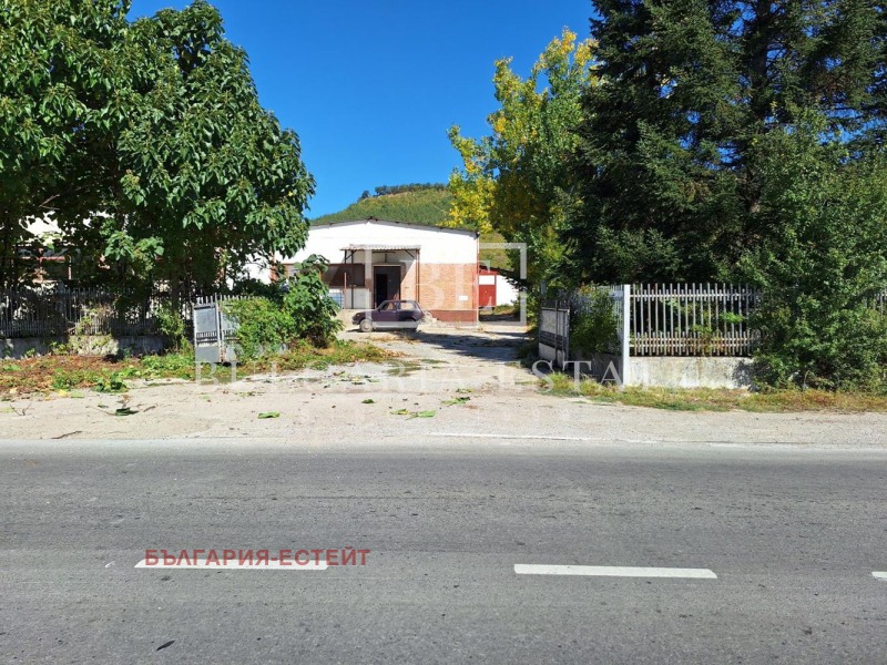 Продава БИЗНЕС ИМОТ, с. Лиляк, област Търговище