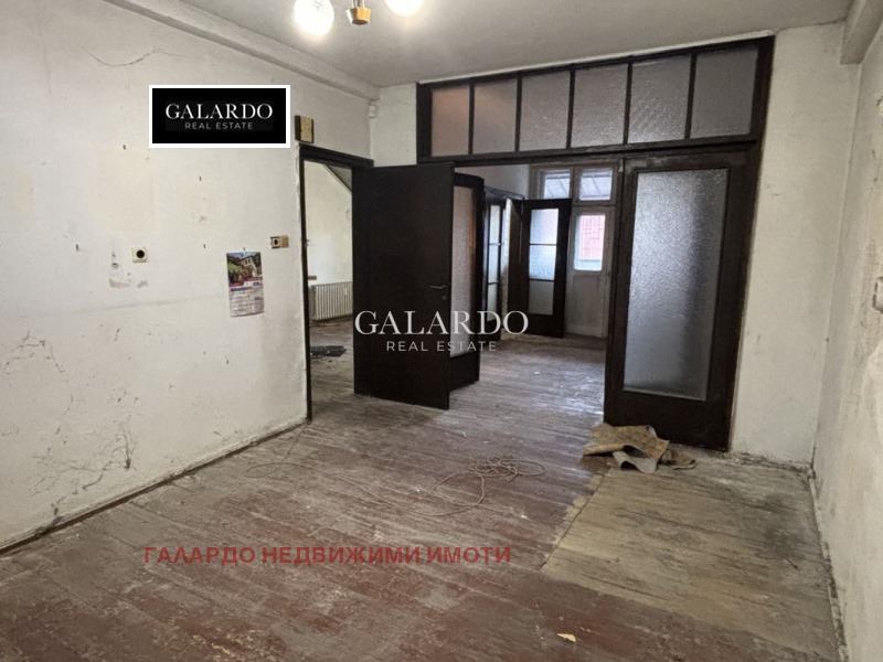 Продава 3-СТАЕН, гр. София, Център, снимка 2 - Апартаменти - 53223774