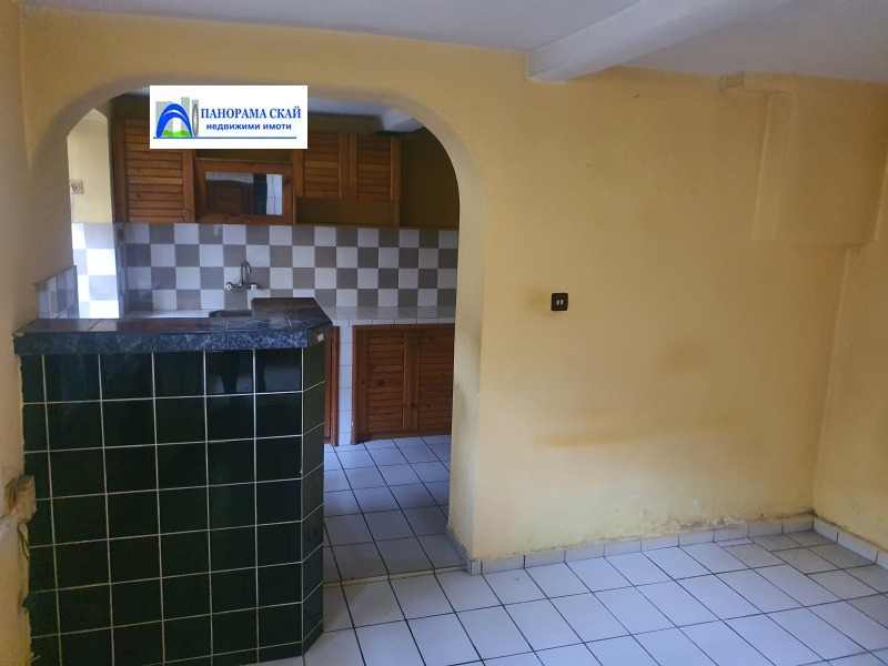 Продава КЪЩА, гр. Плевен, 9-ти квартал, снимка 3 - Къщи - 52132012