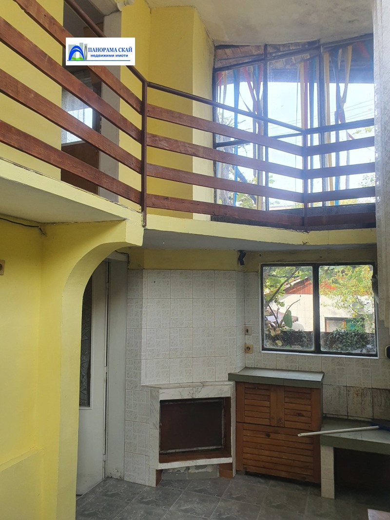 Продава КЪЩА, гр. Плевен, 9-ти квартал, снимка 2 - Къщи - 52132012