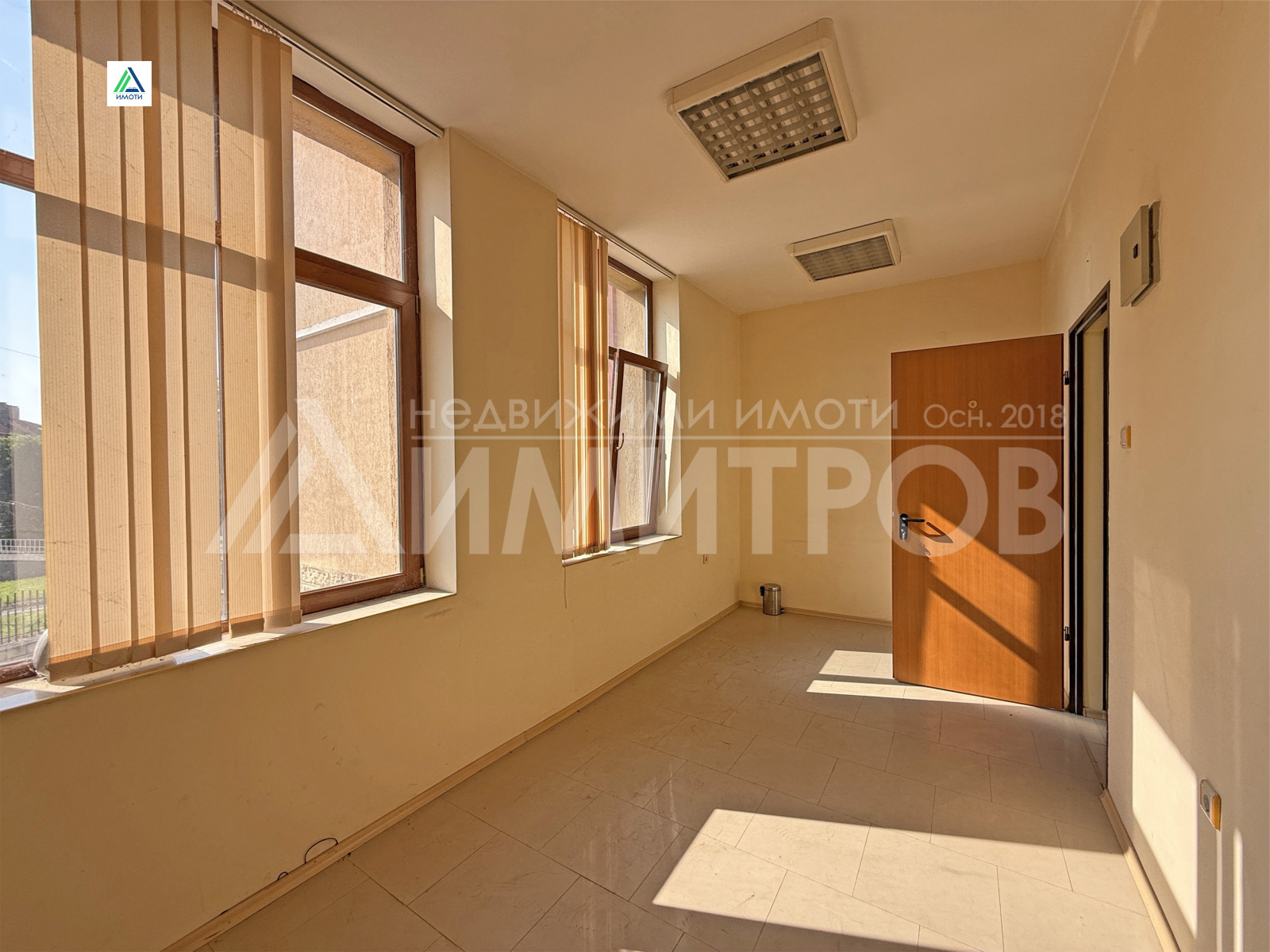 Продава  Офис област Шумен , гр. Нови пазар , 10 кв.м | 60874492