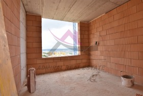 2 quartos Vazrajdane 3, Varna 8