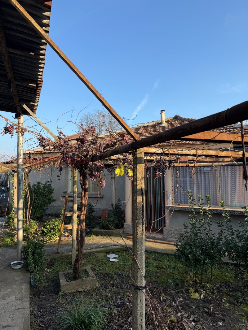 Продава КЪЩА, гр. Левски, област Плевен, снимка 12 - Къщи - 53445401