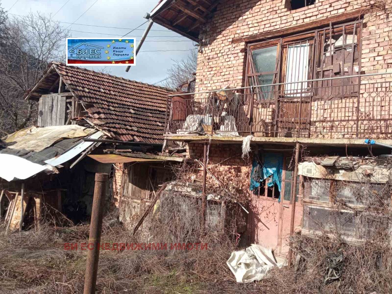 Продава КЪЩА, с. Лопян, област София област