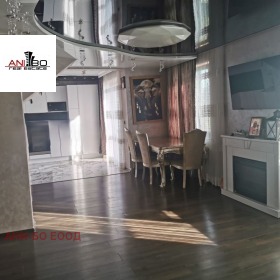 House m-t Alen mak, Varna