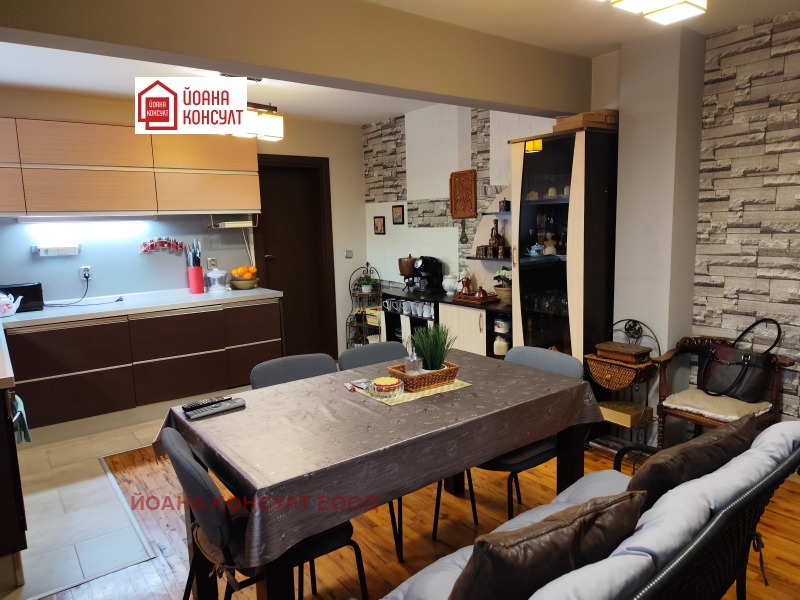 Продава МЕЗОНЕТ, гр. Плевен, Широк център