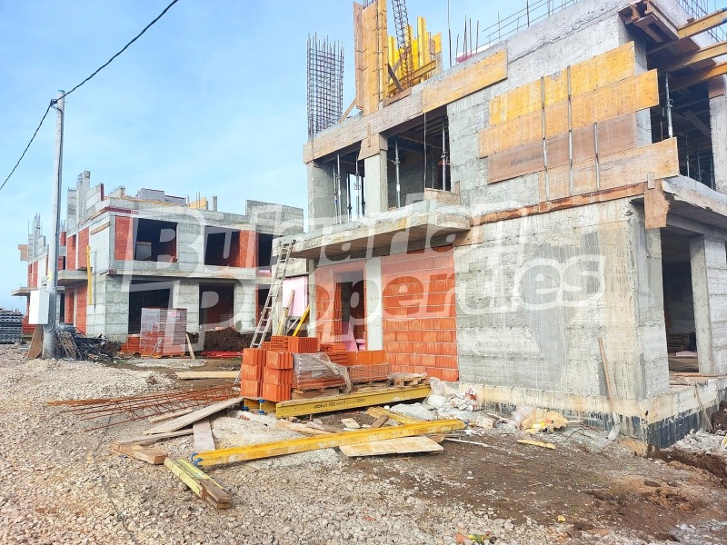 Продава КЪЩА в област София, с. Гурмазово - 328 кв.м / 360 000 € » 704 098.80 лв., БЪЛГЕРИАН ПРОПЕРТИС