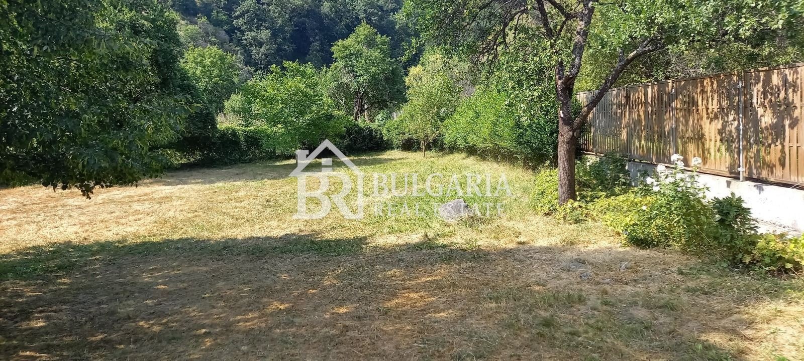 Продава КЪЩА, с. Радуил, област София област