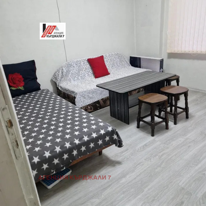 Продава 2-СТАЕН, гр. Кърджали, Възрожденци, снимка 2 - Апартаменти - 54068548