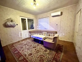 Продава етаж от къща град Пловдив Кючук Париж - [1] 