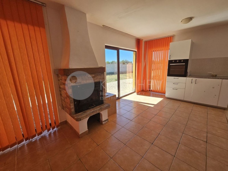 Продава КЪЩА, с. Соколово, област Добрич, снимка 3 - Къщи - 53016796