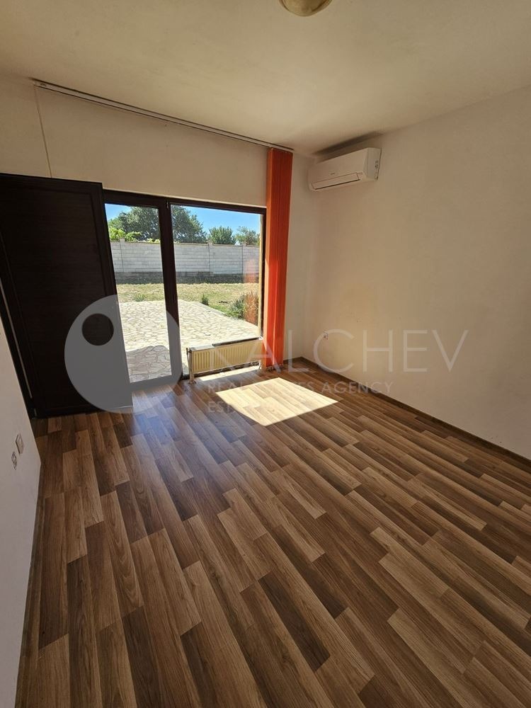 Продава КЪЩА, с. Соколово, област Добрич, снимка 4 - Къщи - 53016796