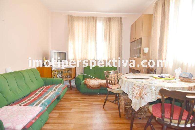 Продава ЕТАЖ ОТ КЪЩА, гр. Пловдив, Кършияка, снимка 2 - Етаж от къща - 55798627