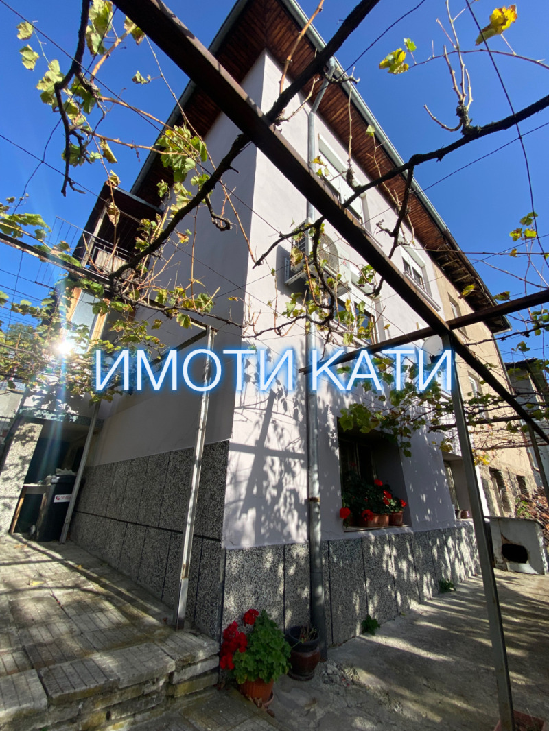 Продава  Къща град Перник , Ралица , 220 кв.м | 29666055 - изображение [2]