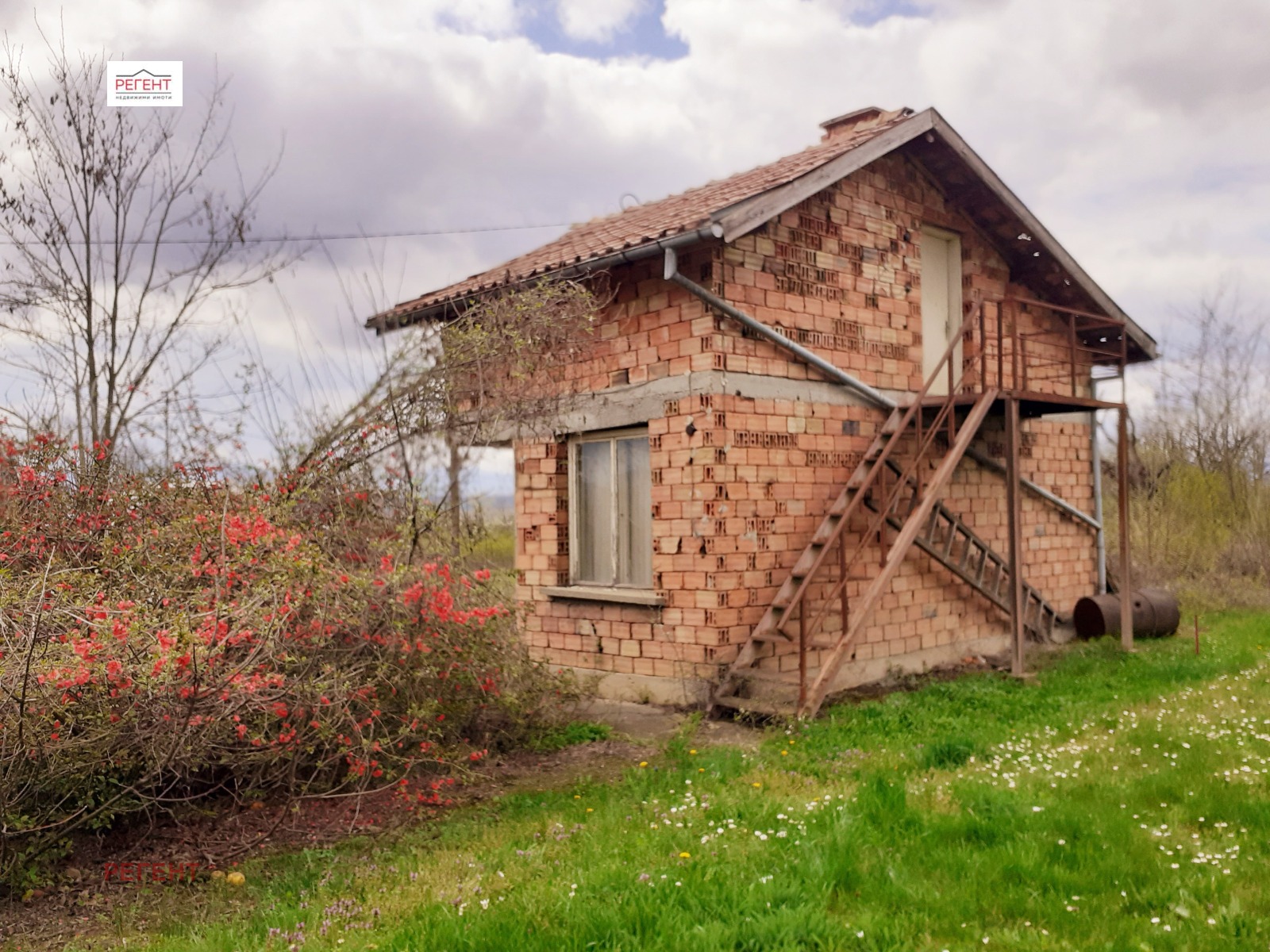 Продава ВИЛА, гр. Севлиево, област Габрово, снимка 2 - Вили - 49792431