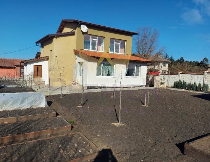 Продава КЪЩА, с. Славеево, област Добрич