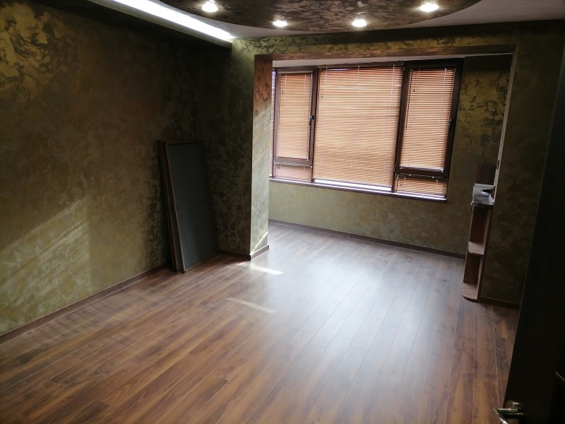 Продава МНОГОСТАЕН, гр. Шумен, Пазара, снимка 4 - Апартаменти - 52576043