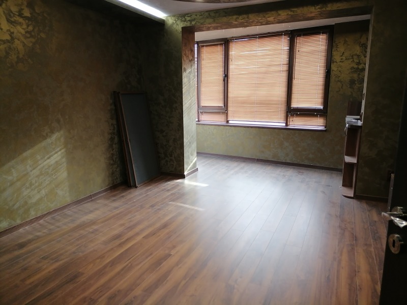 Продава МНОГОСТАЕН, гр. Шумен, Пазара, снимка 7 - Апартаменти - 52576043