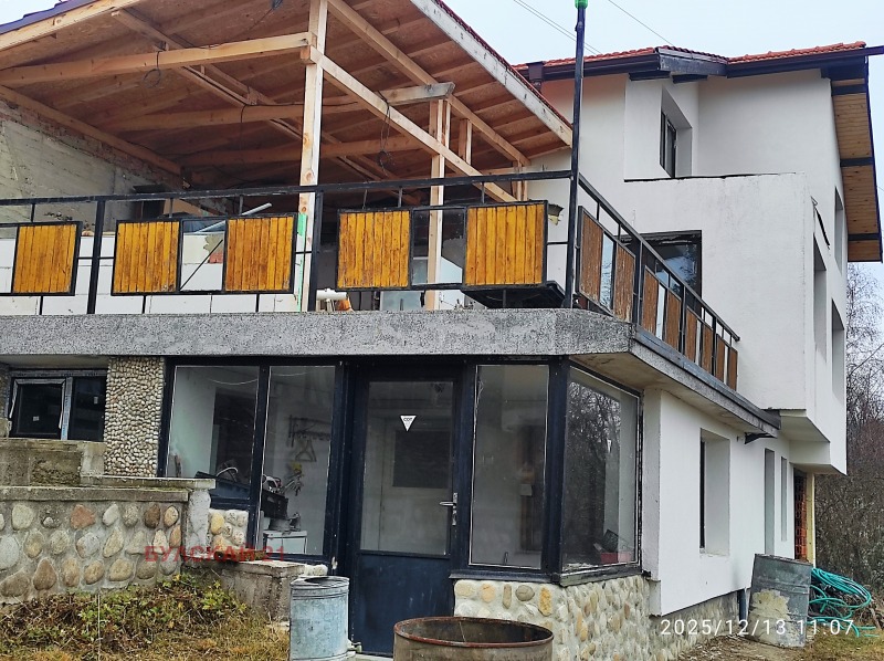 Продава КЪЩА, гр. София, м-т Щъркелово гнездо, снимка 3 - Къщи - 47580797