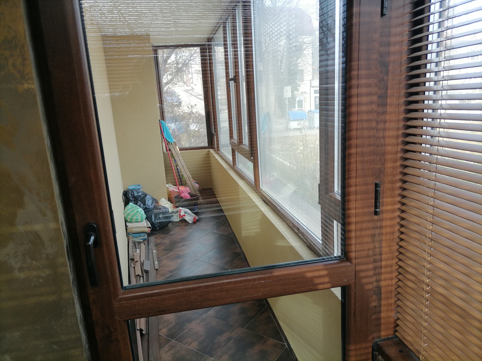 Продава МНОГОСТАЕН, гр. Шумен, Пазара, снимка 2 - Апартаменти - 52576043