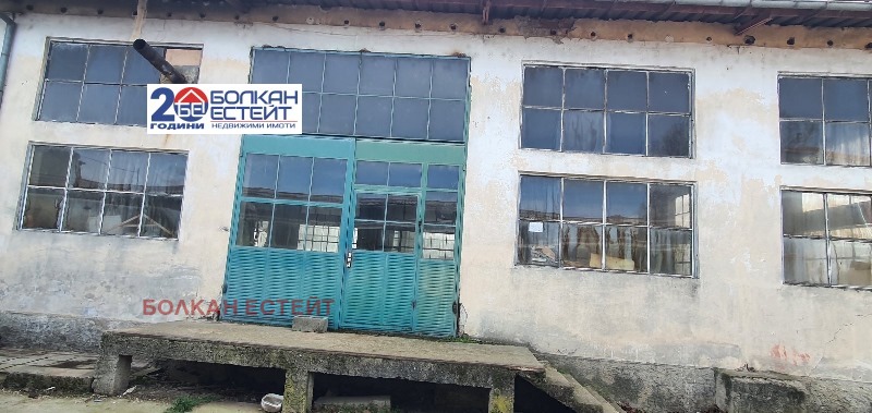 Na prodej  Průmyslová budova oblast Veliko Tarnovo , Debelec , 500 m2 | 49698399