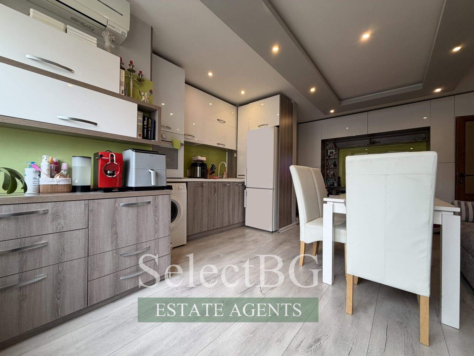 Продава 3-СТАЕН, гр. Велико Търново, Колю Фичето, снимка 2 - Апартаменти - 54588801