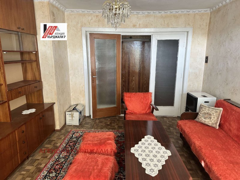 Продава МНОГОСТАЕН, гр. Кърджали, Байкал, снимка 10 - Апартаменти - 52800837