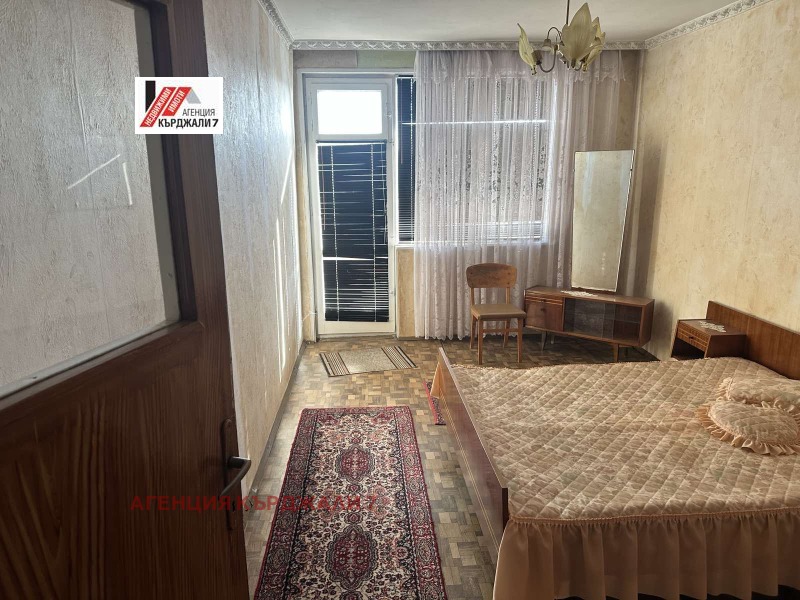 Продава МНОГОСТАЕН, гр. Кърджали, Байкал