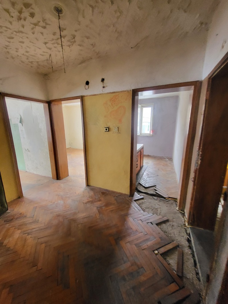 Продава 4-СТАЕН, гр. Плевен, Идеален център