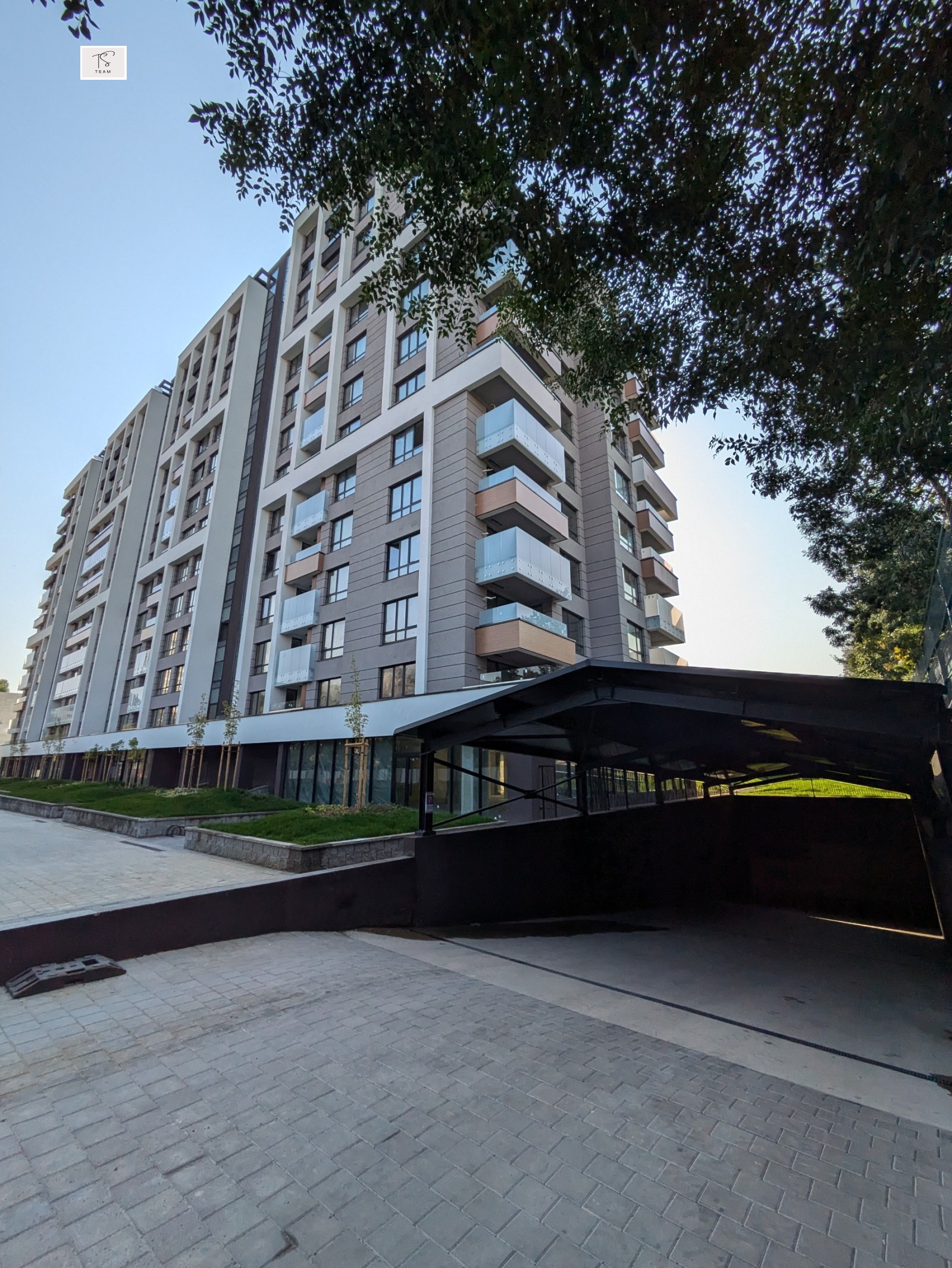 Продава ГАРАЖ, ПАРКОМЯСТО, гр. София, Център