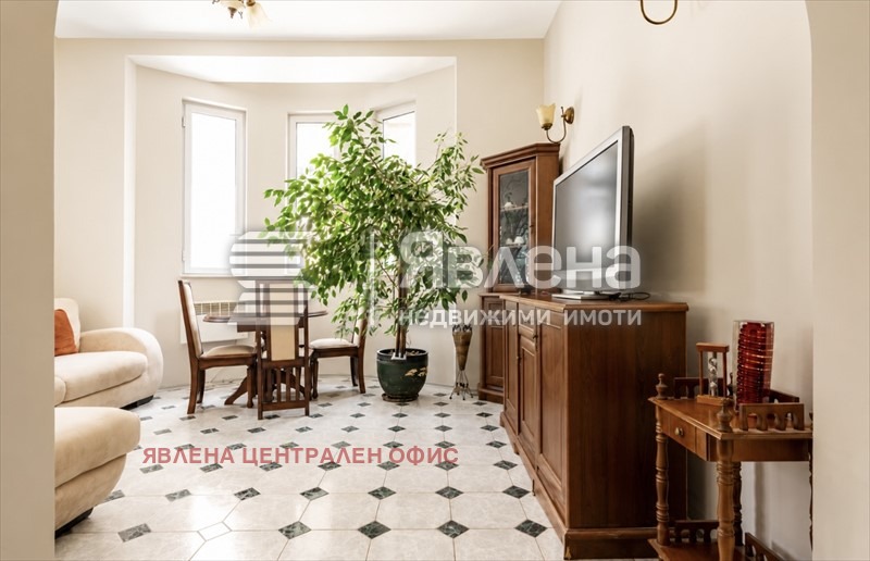 Продава 3-СТАЕН, гр. София, Център, снимка 2 - Апартаменти - 56229556