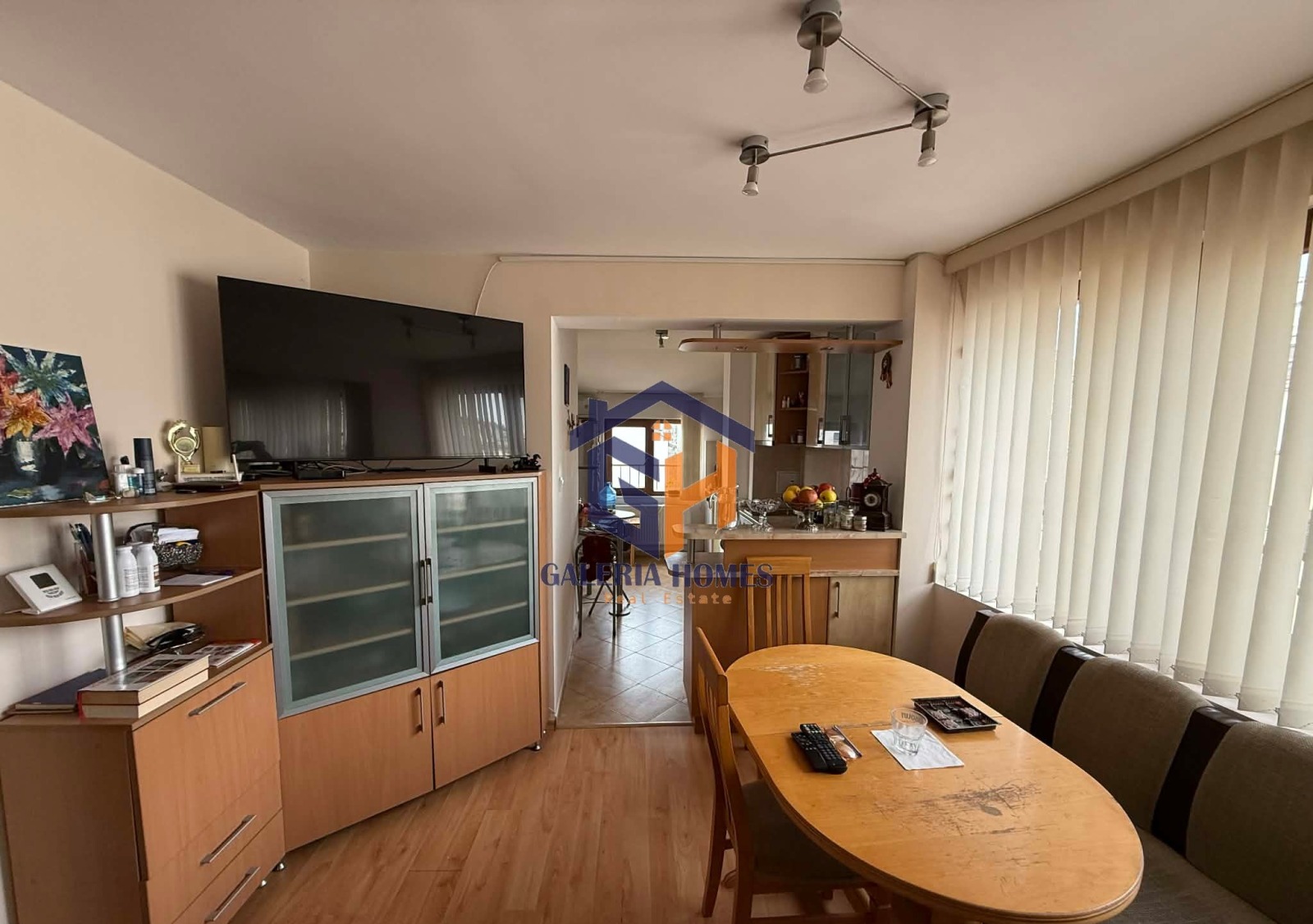 Продава МНОГОСТАЕН, гр. Бургас, Възраждане, снимка 2 - Апартаменти - 54969601