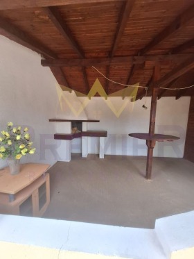 House Dropla, region Dobrich 12