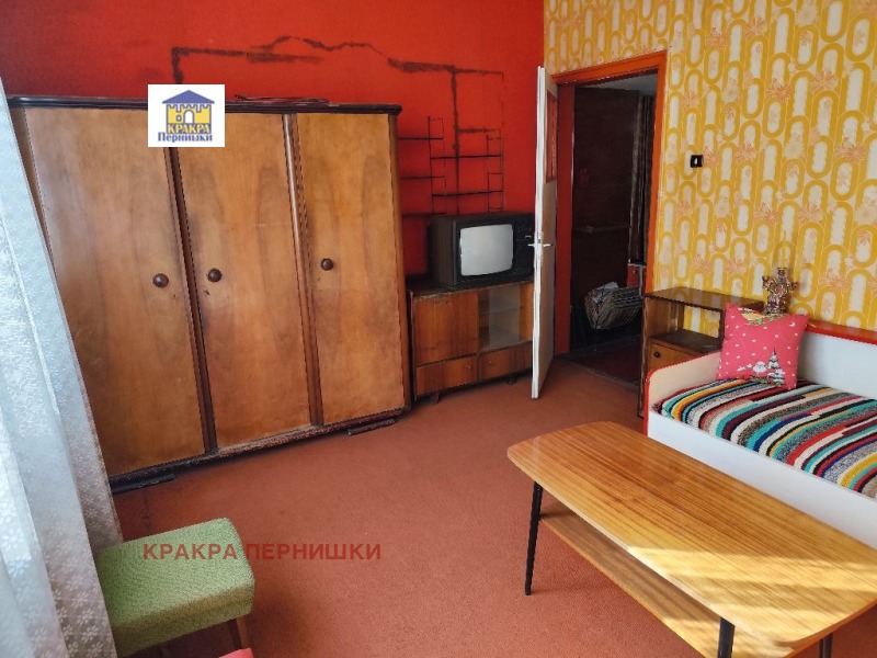 Продава  3-стаен град Перник , Център , 93 кв.м | 32295223 - изображение [8]
