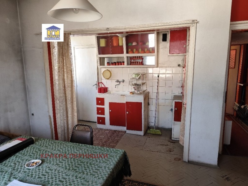 Продава  3-стаен град Перник , Център , 93 кв.м | 32295223
