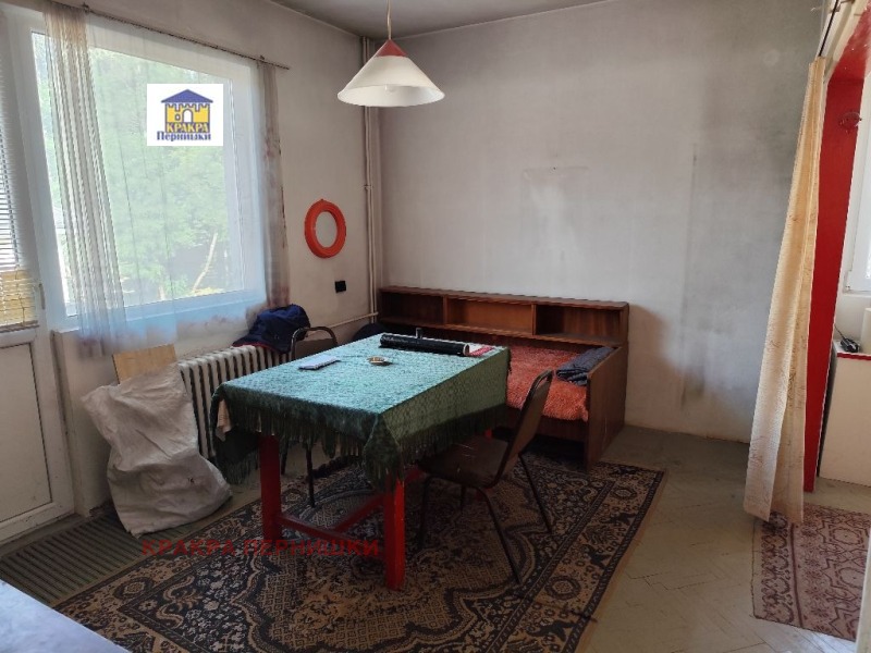 Продава  3-стаен град Перник , Център , 93 кв.м | 32295223 - изображение [2]