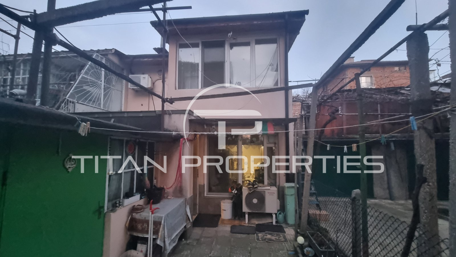 Продава ЕТАЖ ОТ КЪЩА, гр. Пловдив, Кючук Париж, снимка 2 - Етаж от къща - 49129828