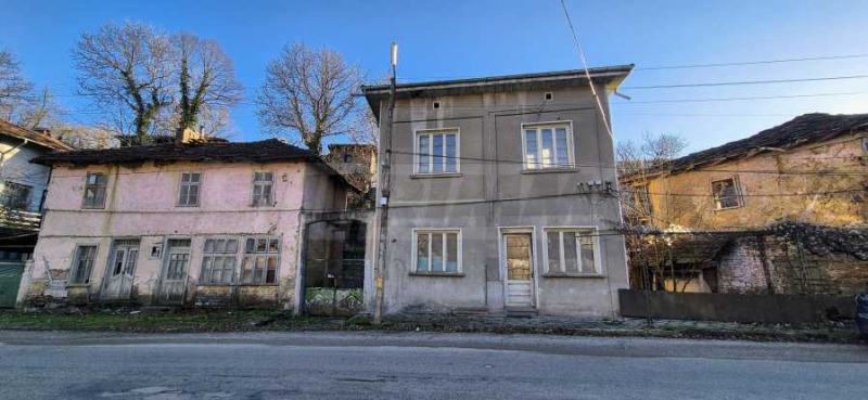 Продава КЪЩА в област Ловеч, гр. Троян - 234 кв.м / 32 500 € » 63 564.48 лв., СУПРИММО ОФИСИ В СТРАНАТА