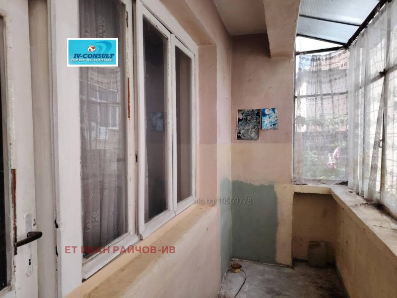 Продава ЕТАЖ ОТ КЪЩА, гр. Благоевград, Идеален център, снимка 2 - Етаж от къща - 53216820